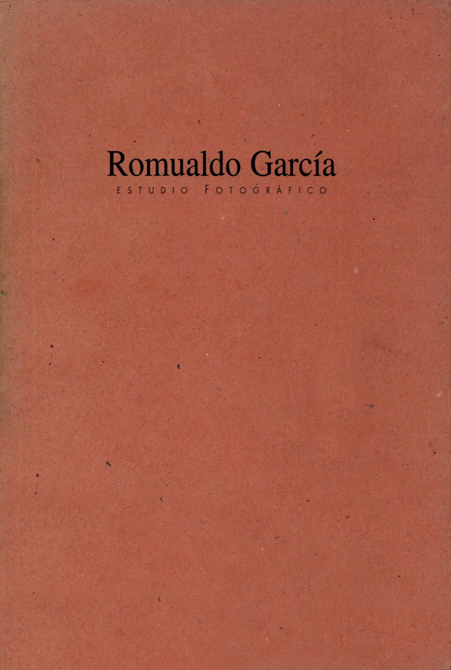 Portada del catálogo Romualdo García. Estudio fotográfico